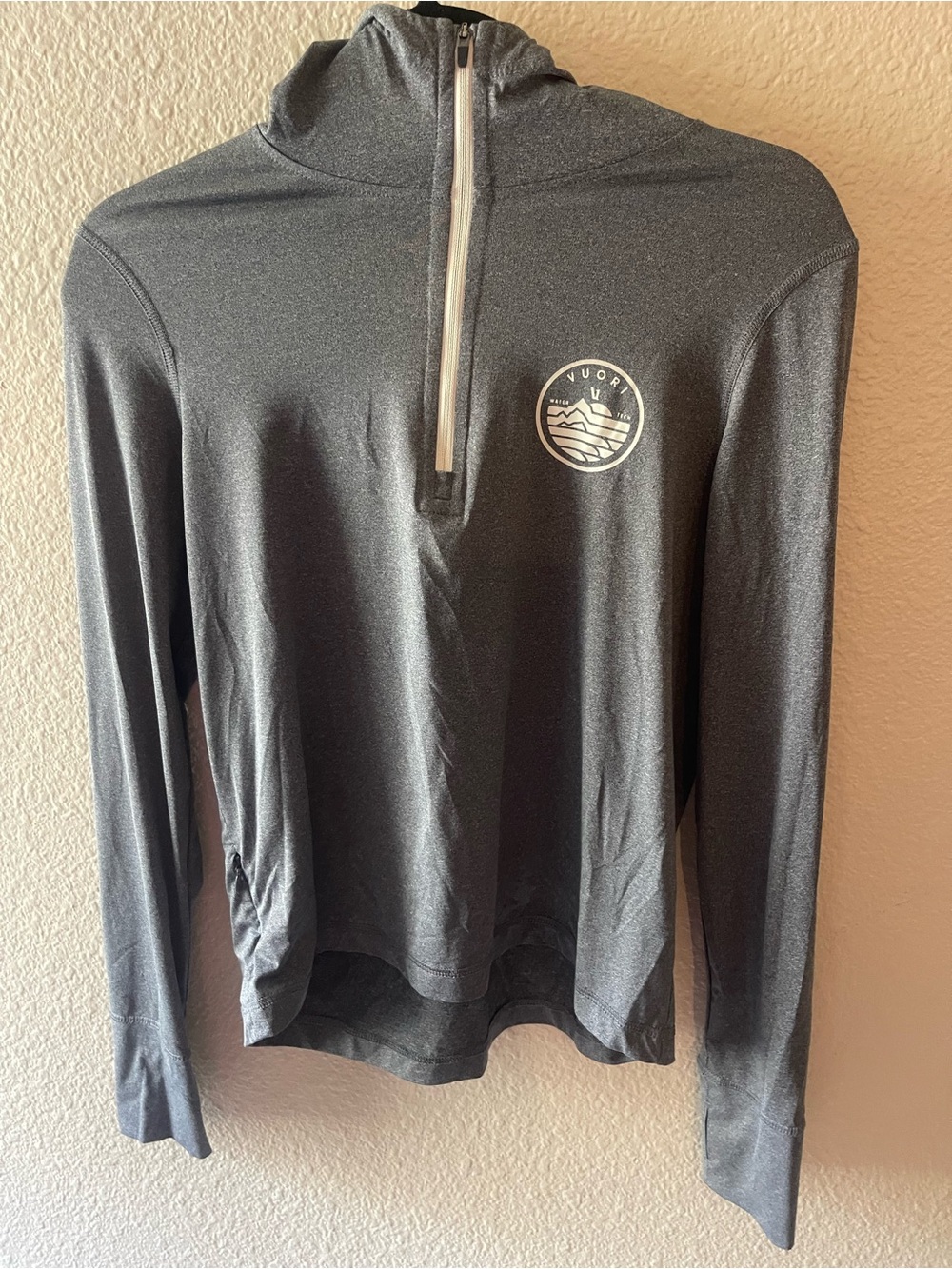 Vuori Light Charcoal Gray Half-Zip Hoodie with Cream Trim